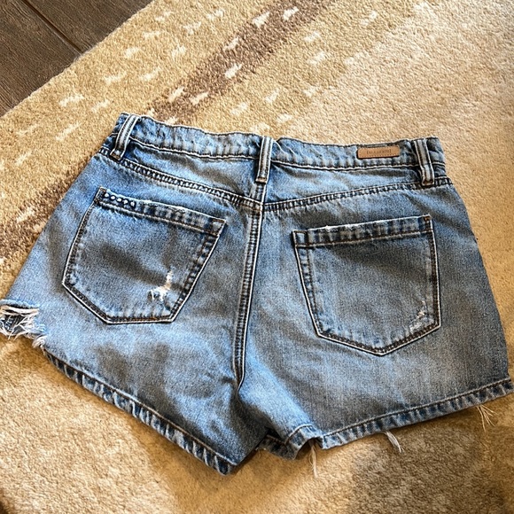 BlankNYC Distressed Denim Shorts - Picture 3 of 4
